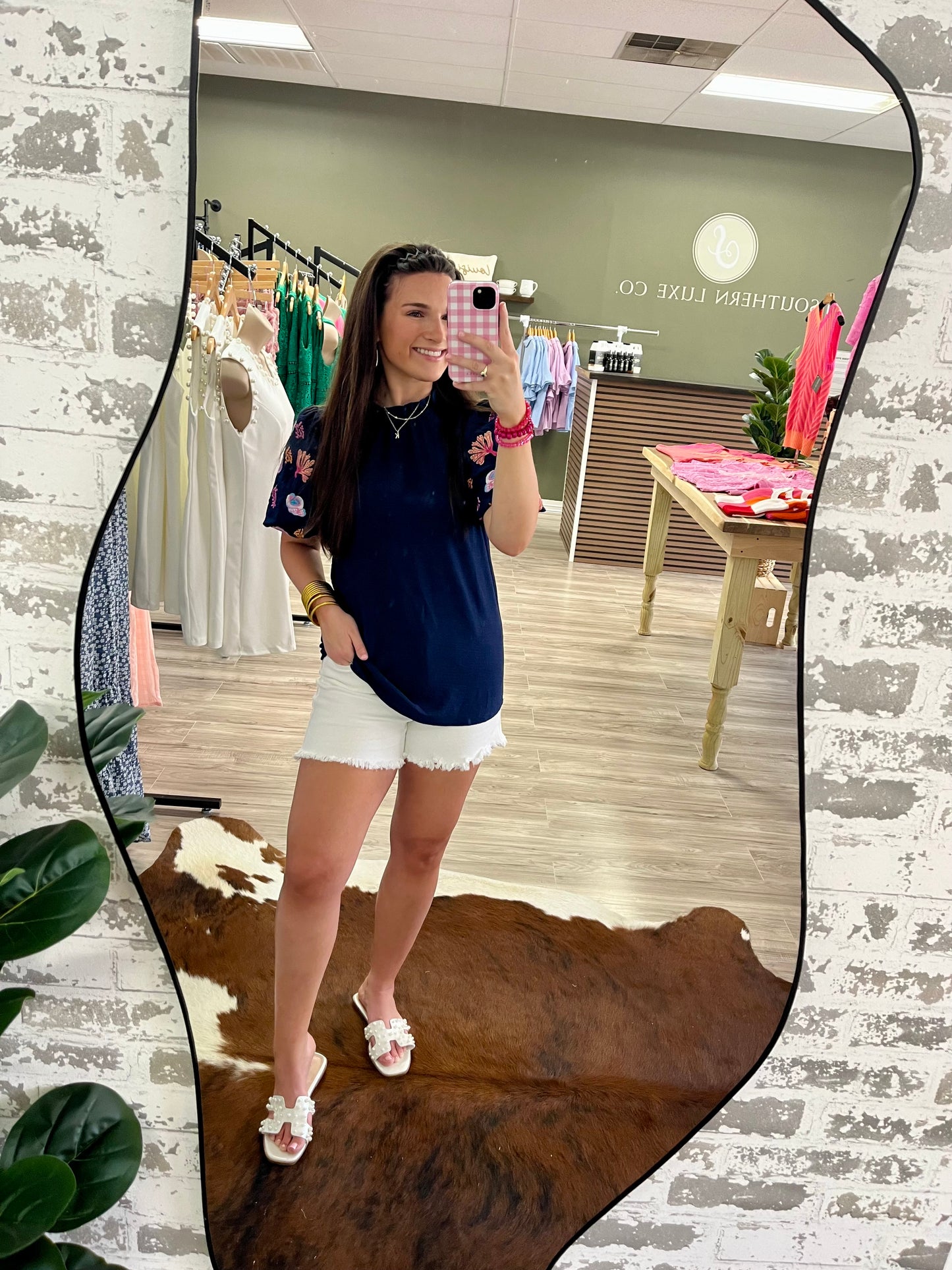 Shellfish embroidered sleeve blouse