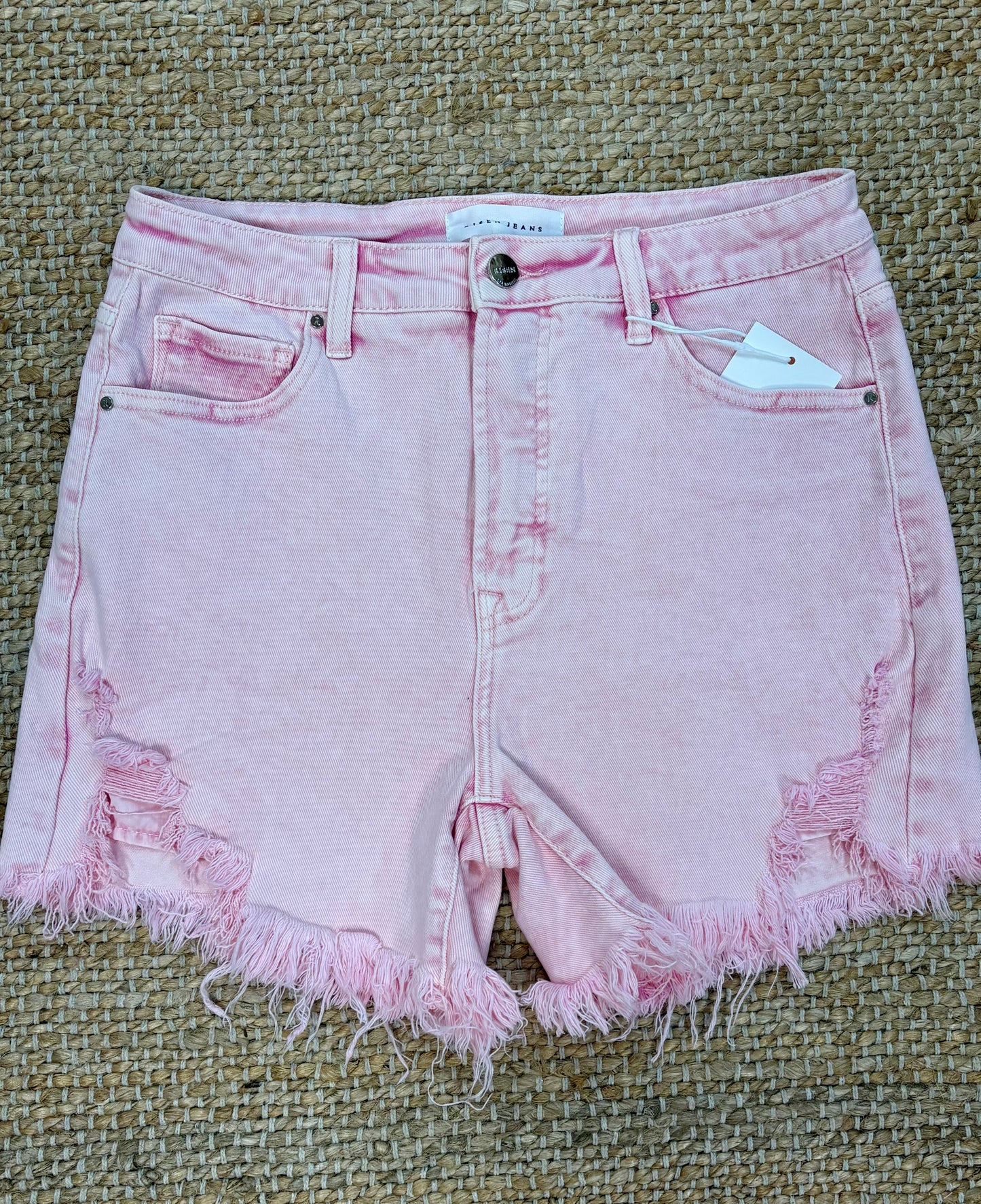 Acid pink shorts risen