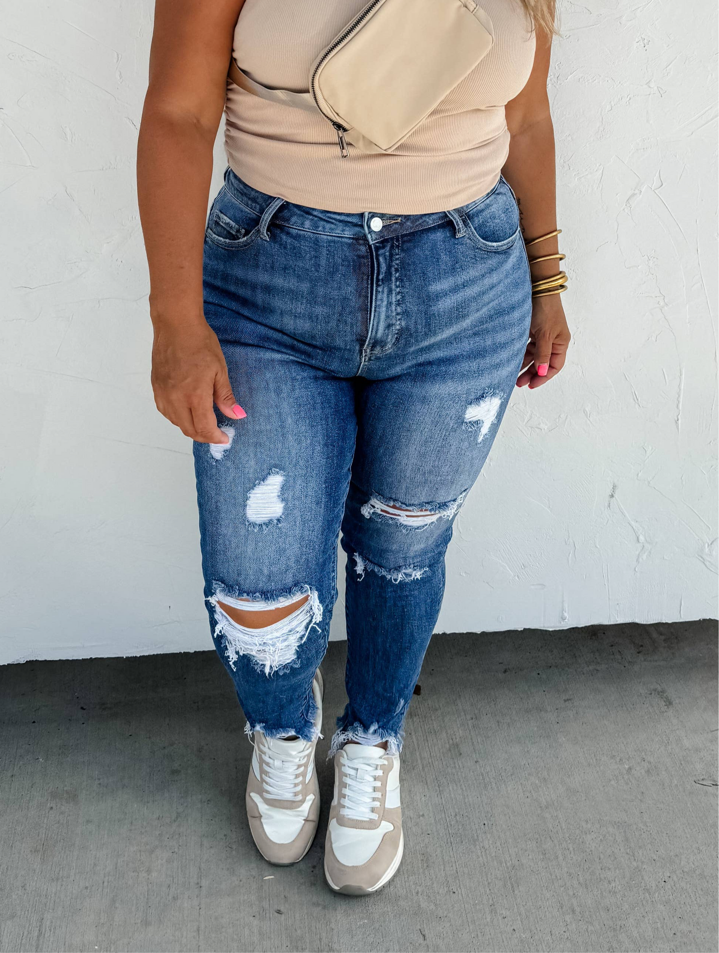 BILLIE DARK WASH DISTRESSED SKINNY JEANS
