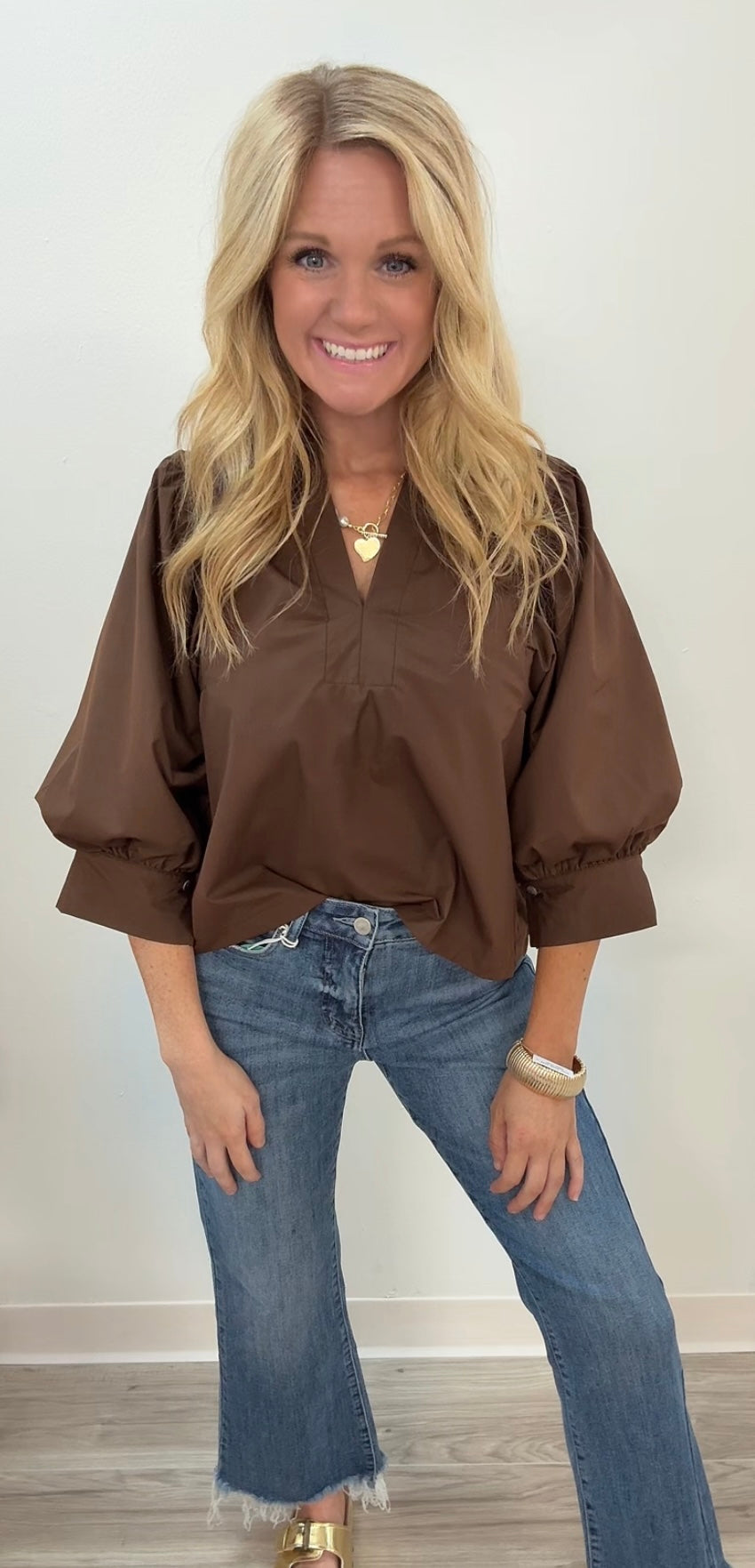 Brown V-neck puff quarter sleeve blouse