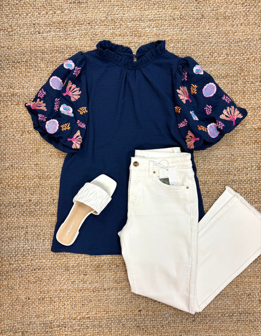 Shellfish embroidered sleeve blouse